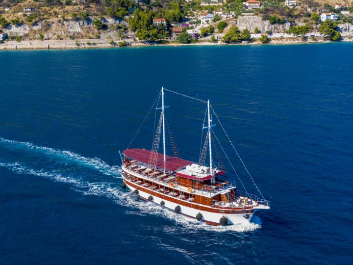 Boat Trip from Makarska to Hvar and Brac – Amare