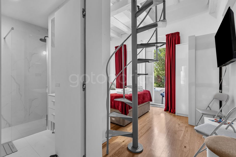 BeachFront Deluxe B&B I