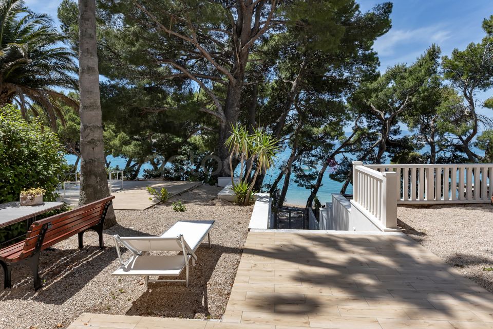 BeachFront Deluxe B&B I