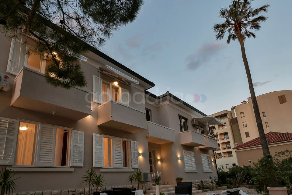 BeachFront Deluxe B&B I