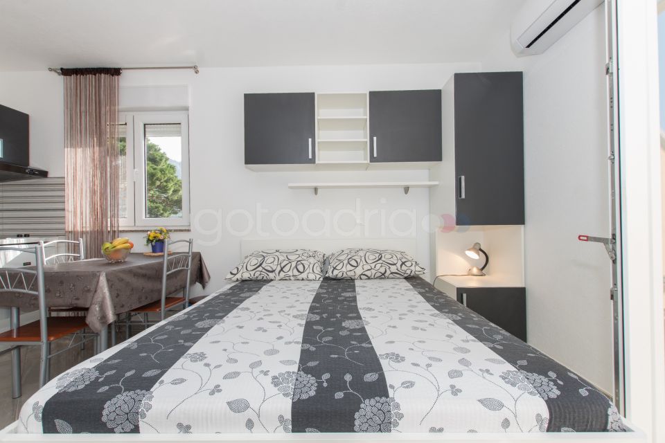 Zoe V L Studio