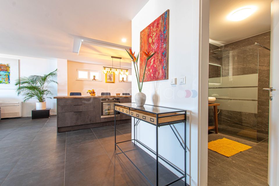 Apt s bazenom Lapis 