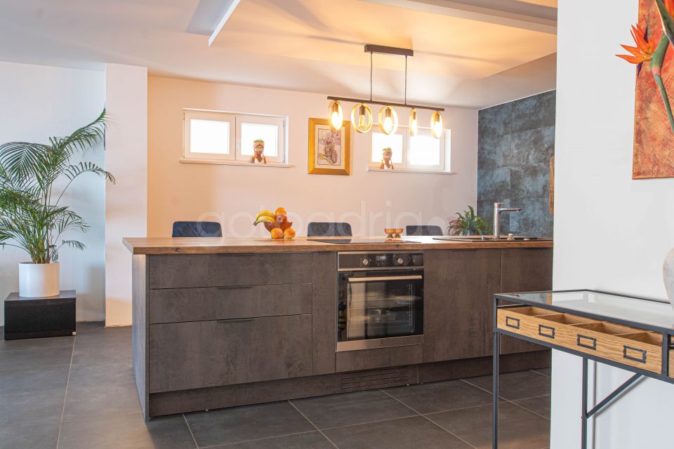 Apt s bazenom Lapis 
