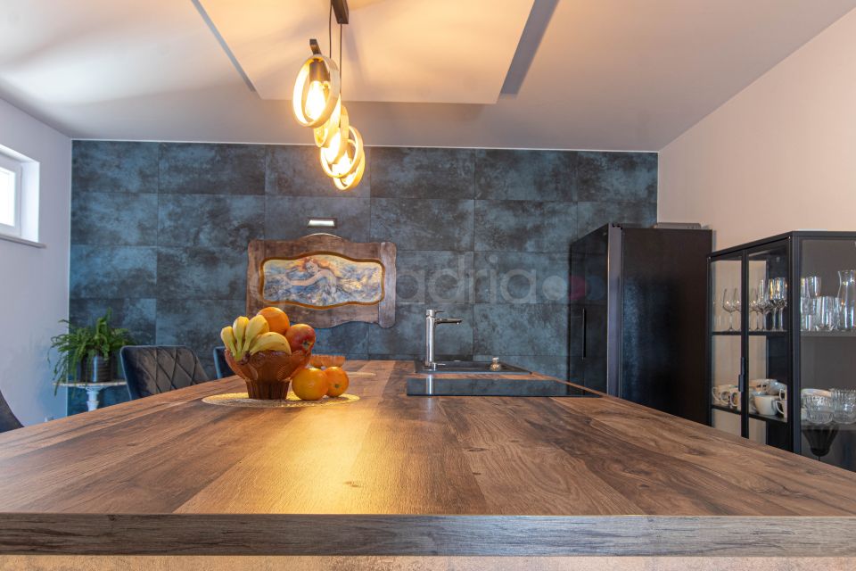 Apt s bazenom Lapis 