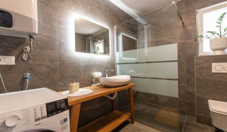 Apt s bazenom Lapis