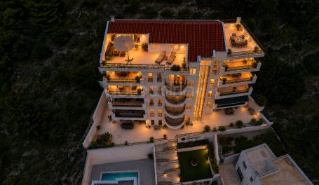 LuxuryAptInVilla•Smaragd•Pool